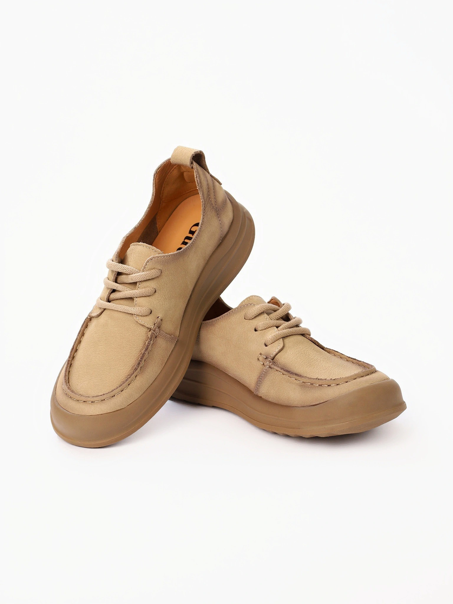 Лоферы бежевого цвета из натурального нубука на низкой подошве